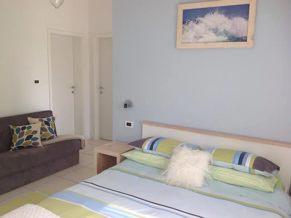 Apartments Villa Ina Brsec 0*,
