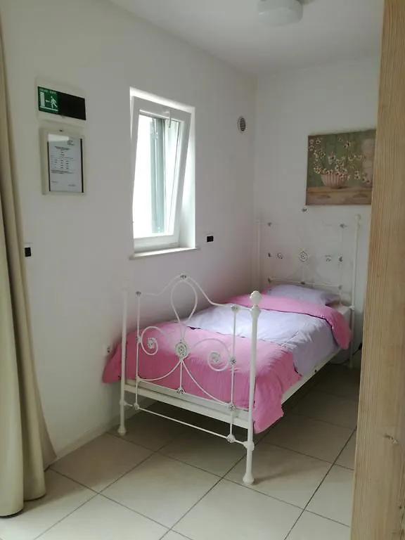 Apartments Villa Ina Brsec