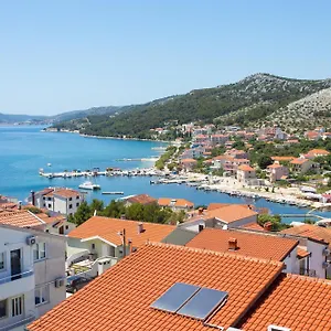https://apartment-mate-seget-vranjica.hotels-in-trogir.com