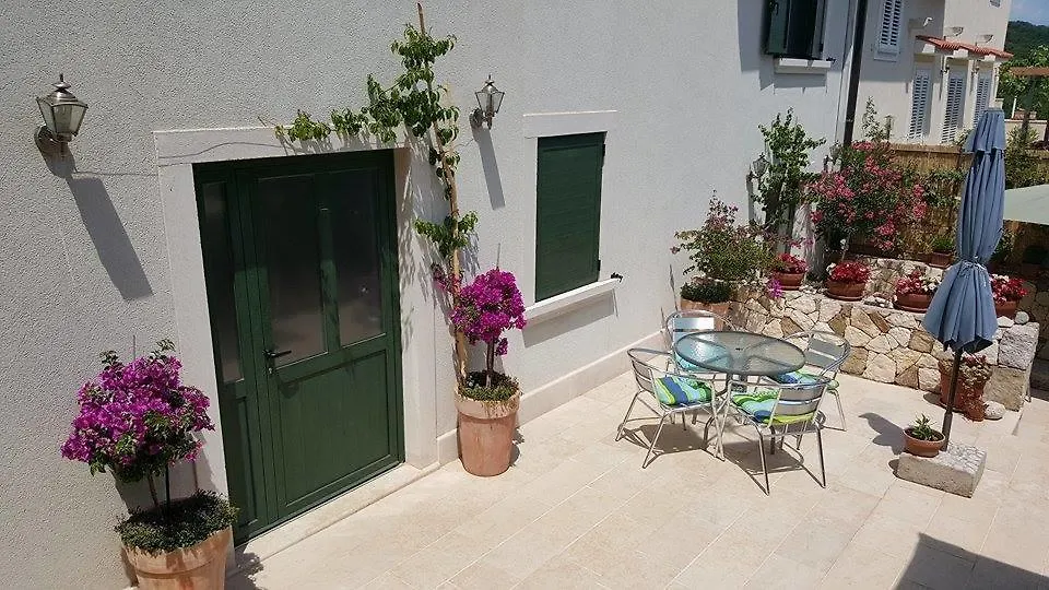 Apartments Villa Ina Brseč 0*,  كرواتيا