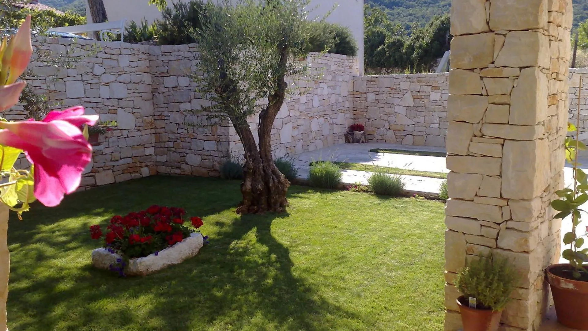 Apartments Villa Ina Brseč